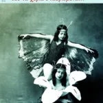 Με τα χέρια σταυρωμένα...